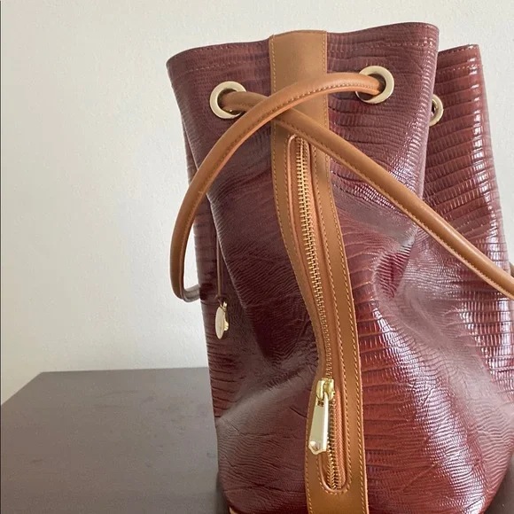 Brahmin Brown Leather Shoulder Bag with Drawstring Closure - Picture 3 of 7